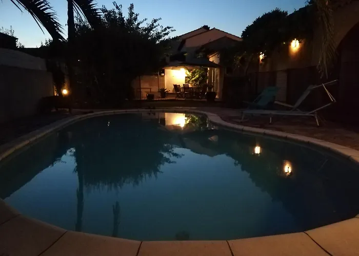 Avec Piscine Prive ,plages A 7 Min ,5km Villa