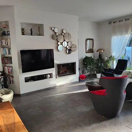 Villa Avec Piscine Prive ,plages A 7 Min ,5km Frontignan